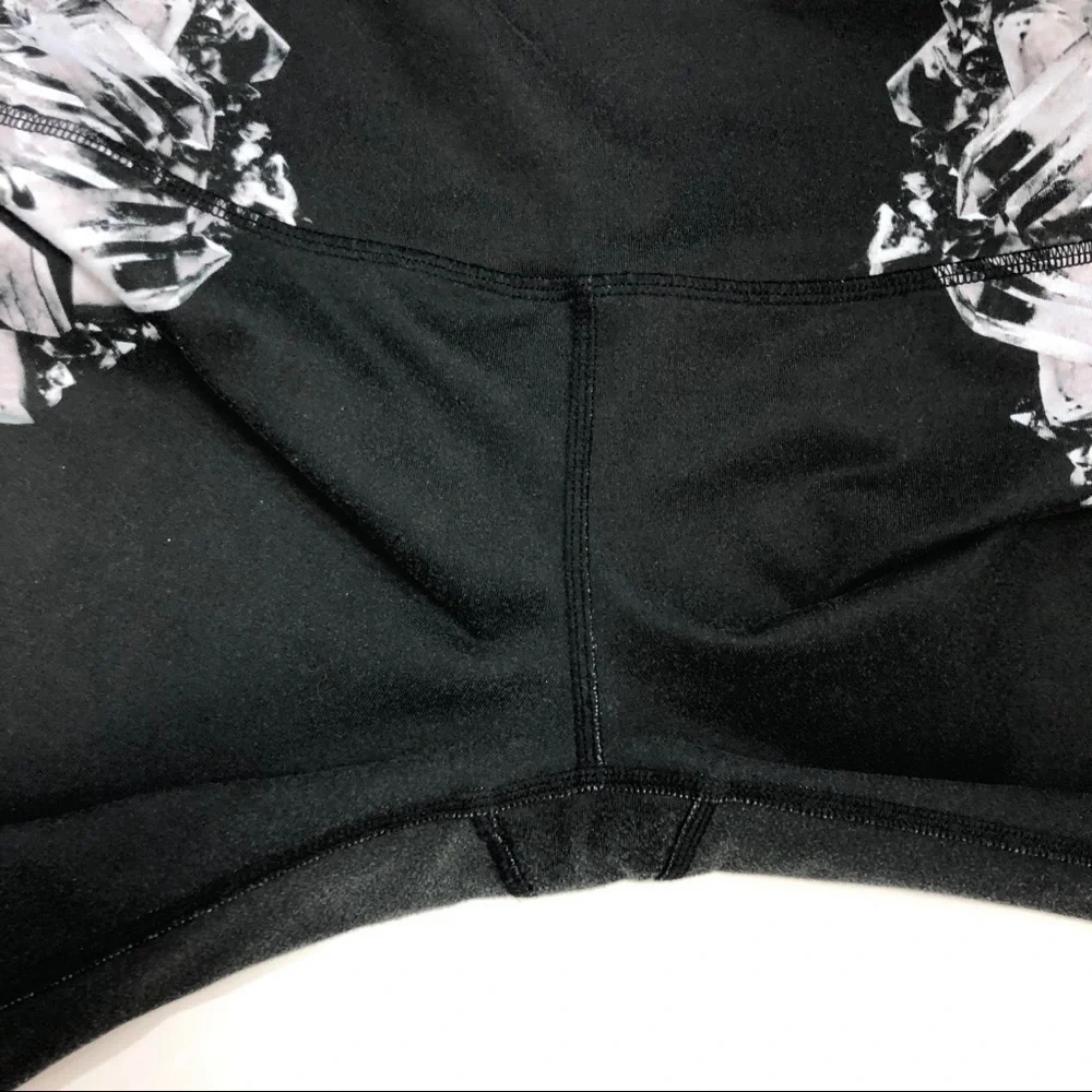 ALO Yoga Airbrush Printed Legging Size Small Black White Athletic Activewear
